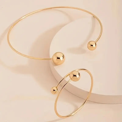 Sæt af minimalistisk guld-halskæde og armbånd
