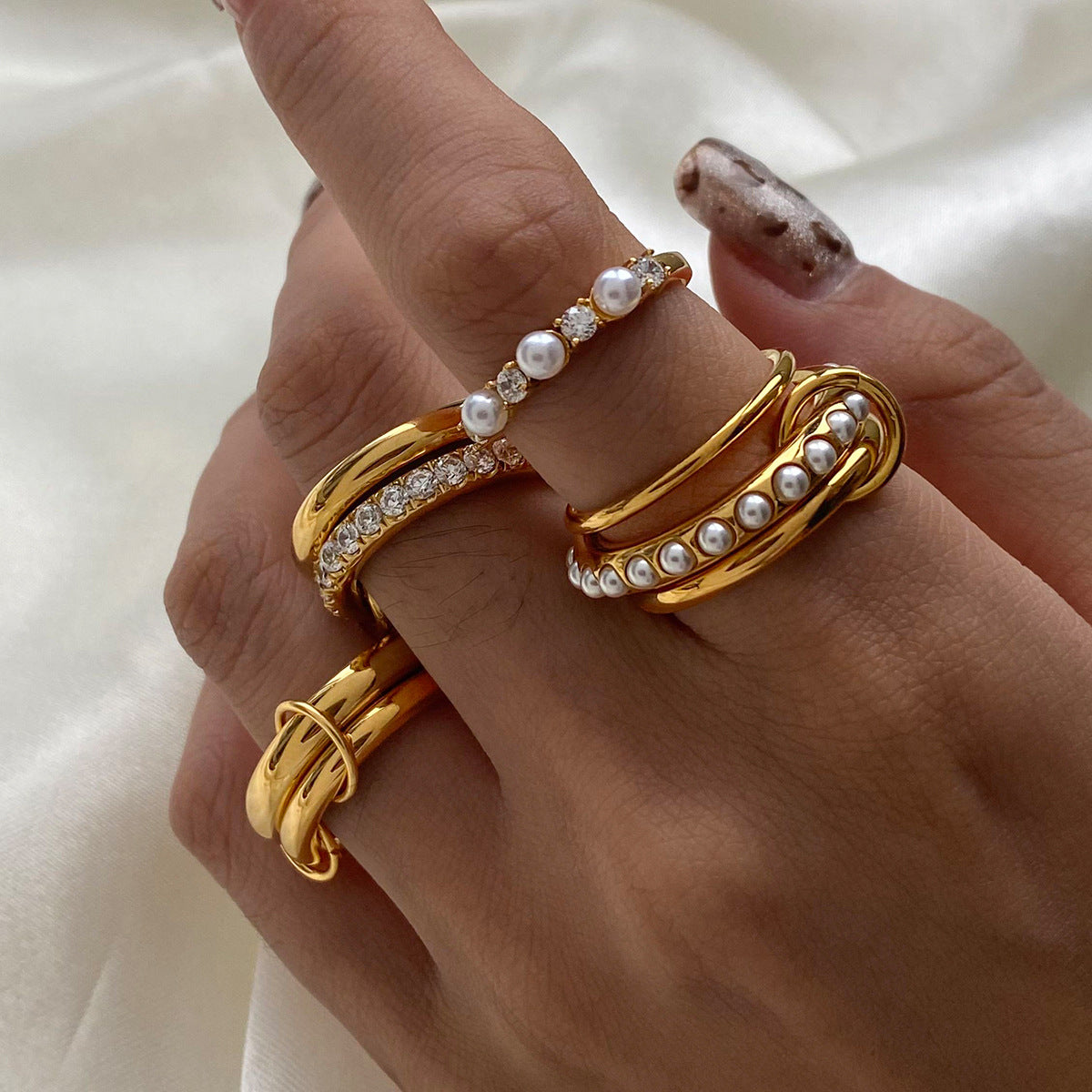 Guld ring med diamant og ferskvandsperler – Holwice