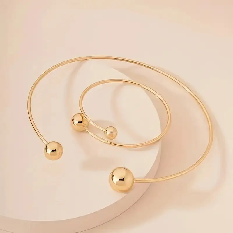 Sæt af minimalistisk guld-halskæde og armbånd