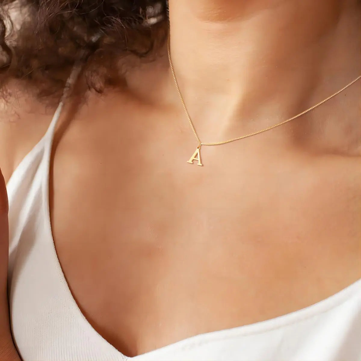 Collier med kærlighedsinitialer