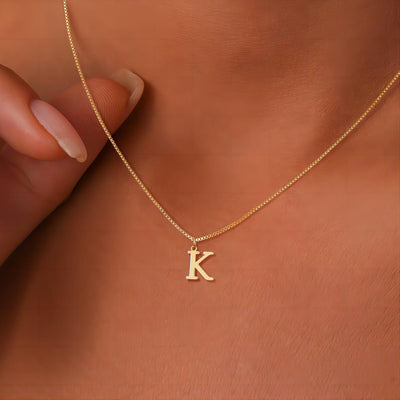 Collier med kærlighedsinitialer