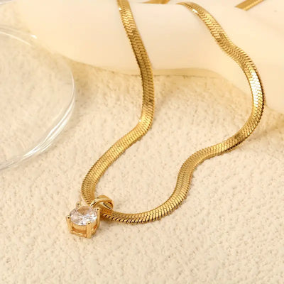 Elegant halskæde med rhinestone vedhæng i guld