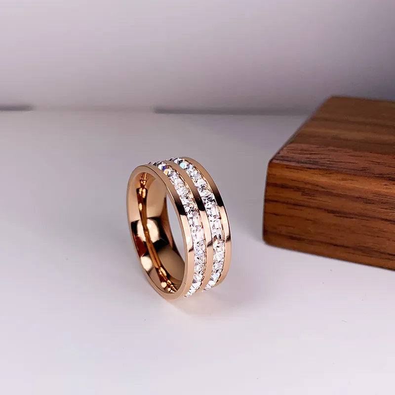 LUMINA SERENA | REFLEKSER AF ELEGANCE RING