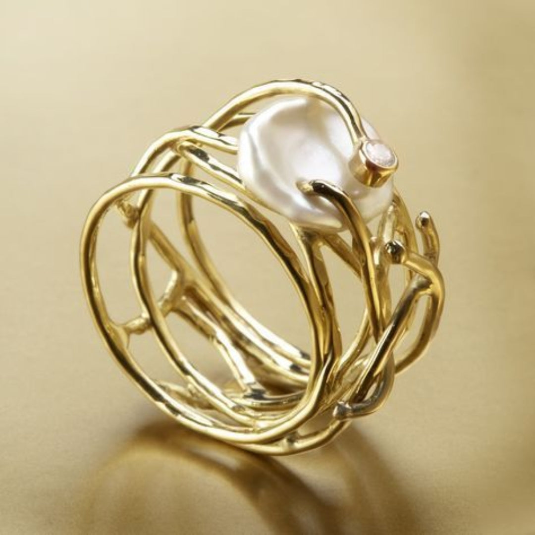 Elegant tynd guld ring med perler til en chic komfort