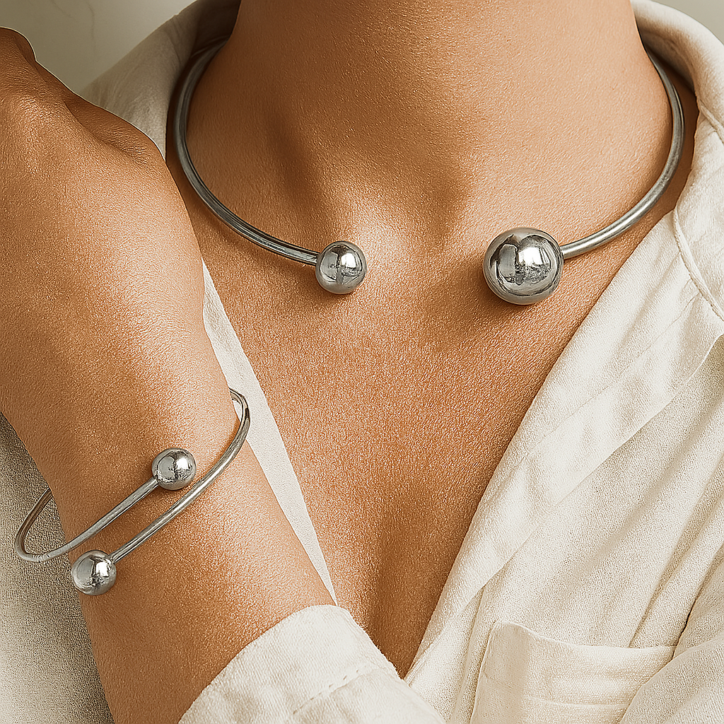 Sæt af minimalistisk guld-halskæde og armbånd