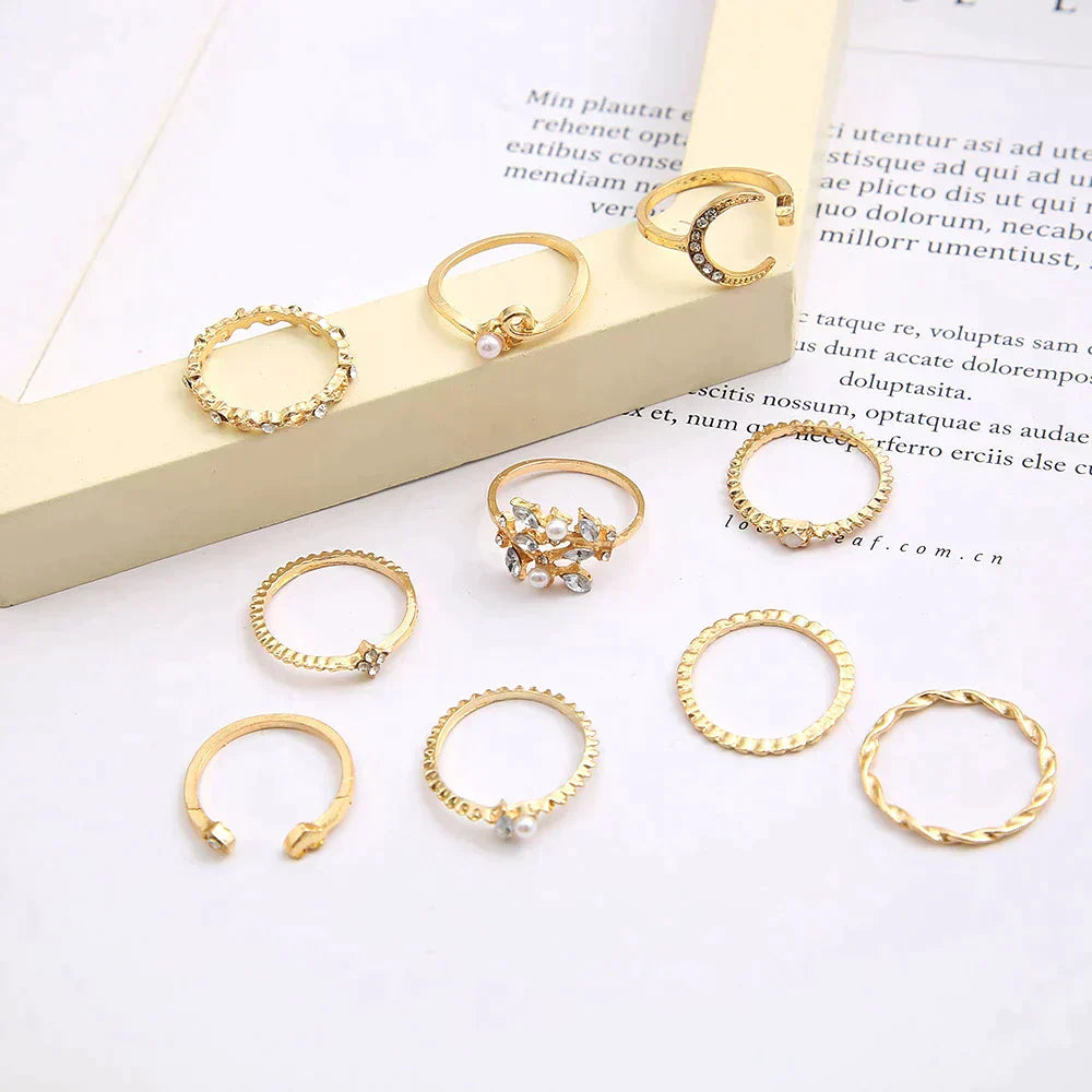 Sæt af 10 elegante boheme ringe i sølv og forgyldt til et sofistikeret look