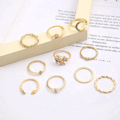 Sæt af 10 elegante boheme ringe i sølv og forgyldt til et sofistikeret look