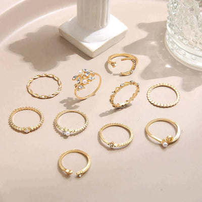 Sæt af 10 elegante boheme ringe i sølv og forgyldt til et sofistikeret look