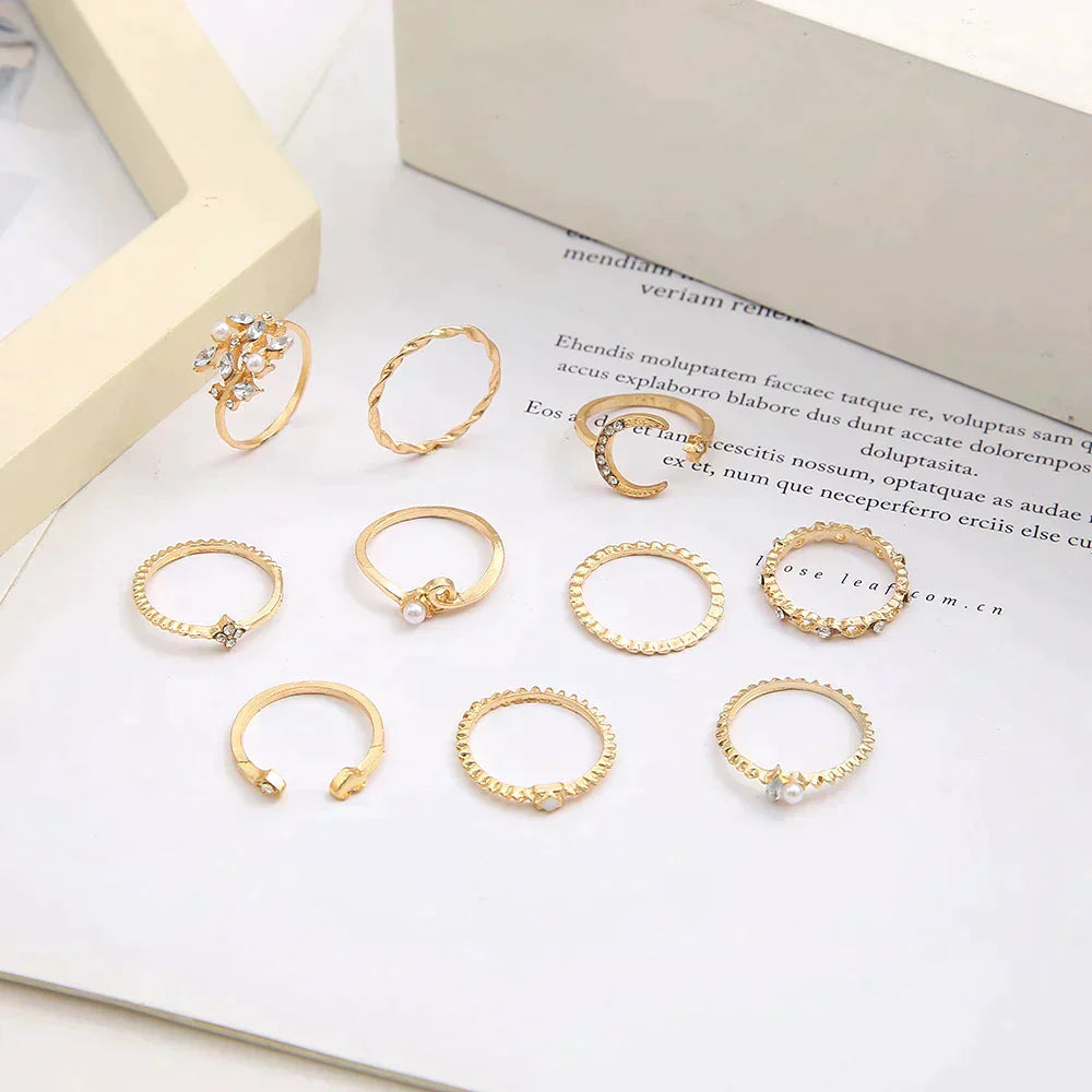 Sæt af 10 elegante boheme ringe i sølv og forgyldt til et sofistikeret look