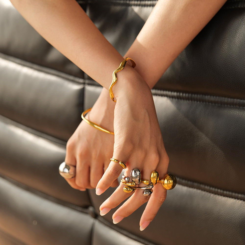 Elegant gylden kugleformet ring – Alfraye