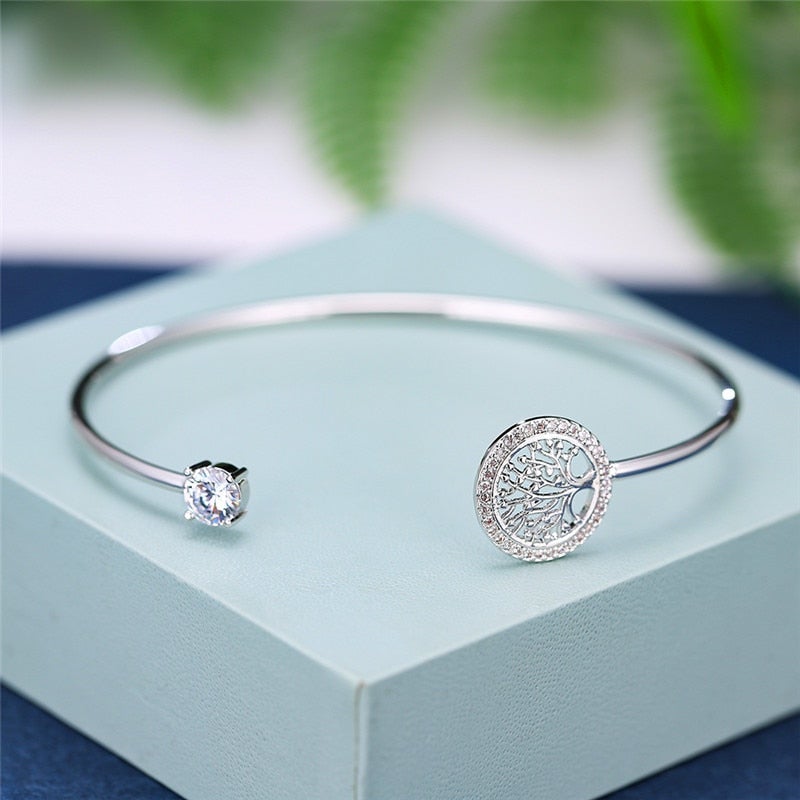Elegant justerbar armbånd med livets træ-mønster for et enestående look