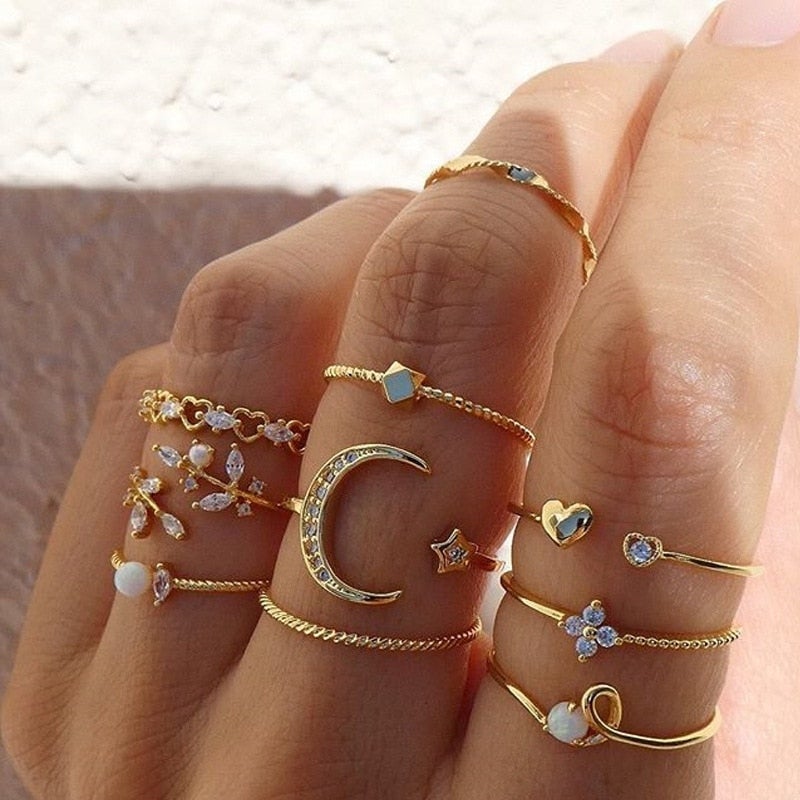 Sæt af 10 elegante boheme ringe i sølv og forgyldt til et sofistikeret look