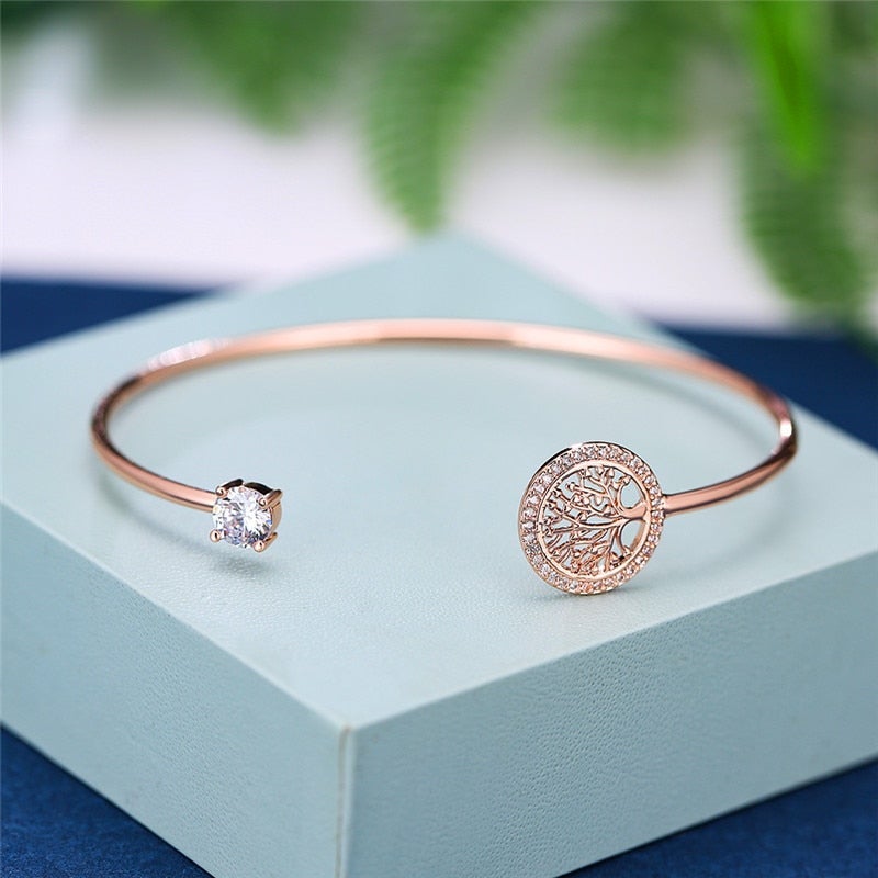 Elegant justerbar armbånd med livets træ-mønster for et enestående look