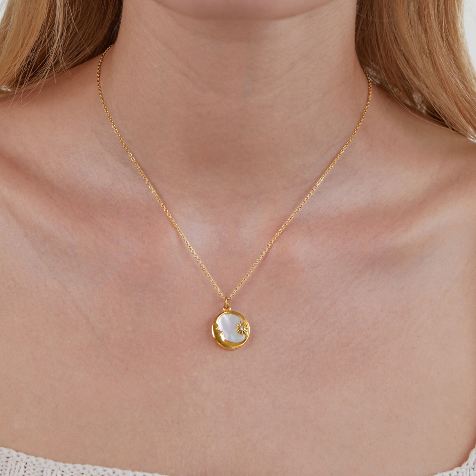 Lunar Glow Halskæde: Måne & Stjerner Charm