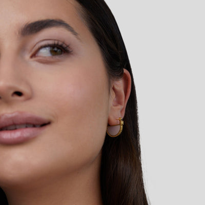 Radiant Adelfa Hvide Muslingeskaller Øreringe