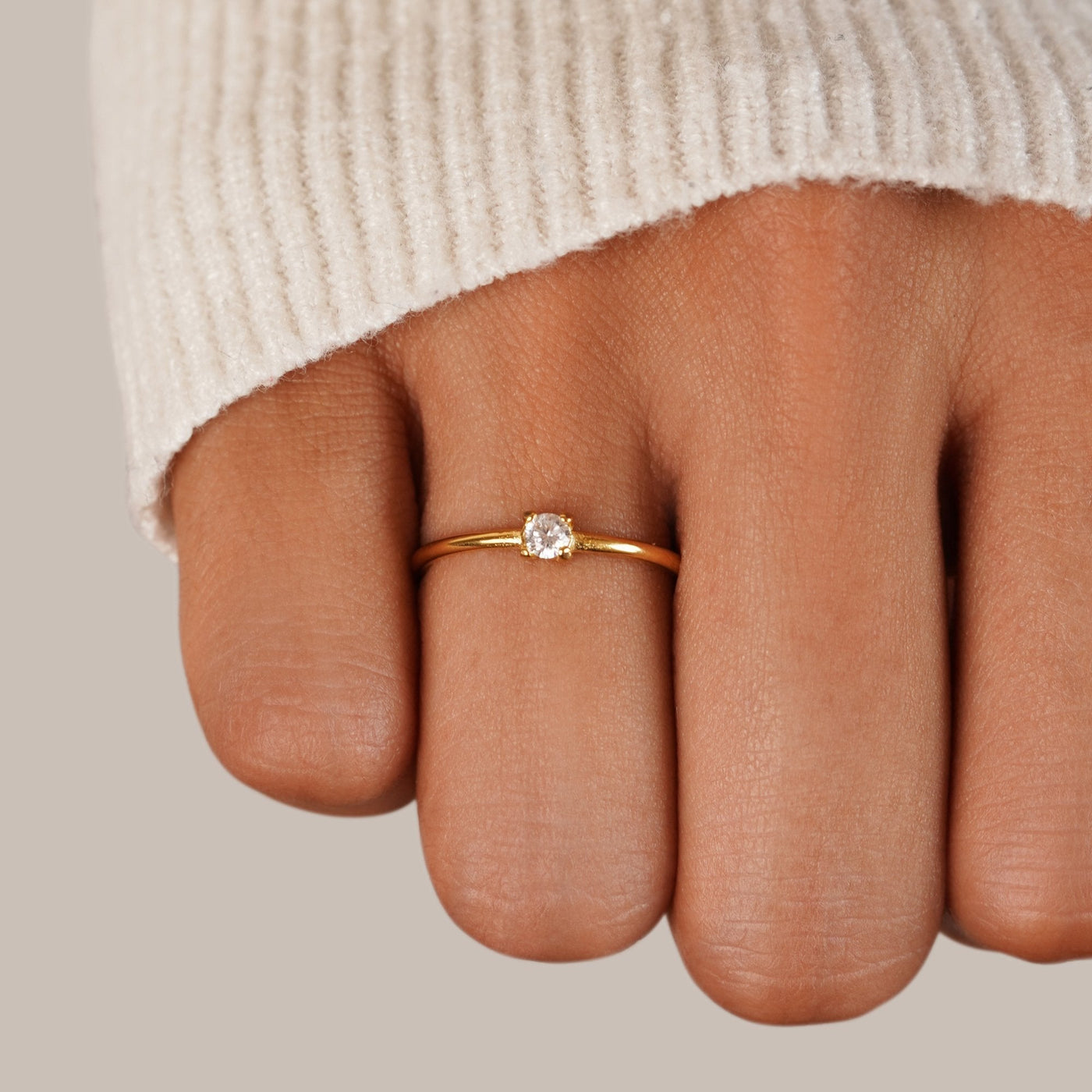 Aprils Stråleglans: Fødselssten Elegance Ring