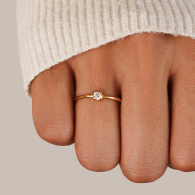 Aprils Stråleglans: Fødselssten Elegance Ring