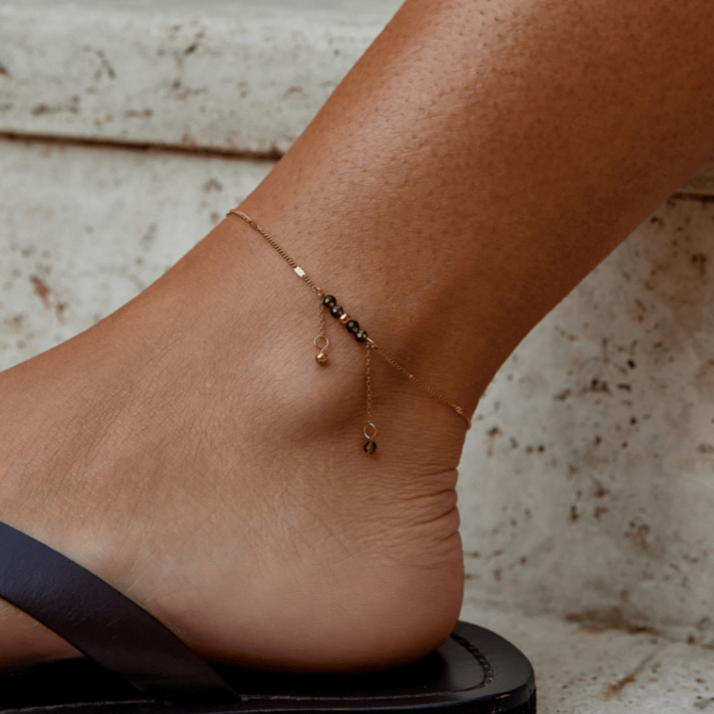 Ørkenbrise Gem Anklet med Legesyg Pompon