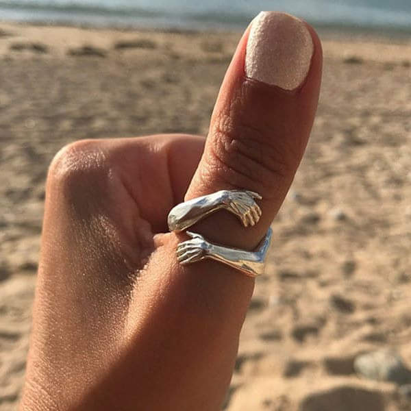 HIMMELENS OMFAVNELSE | KÆRLIGHEDENS HVISKEN RING