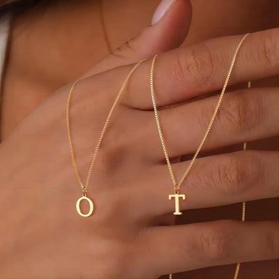 Collier med kærlighedsinitialer