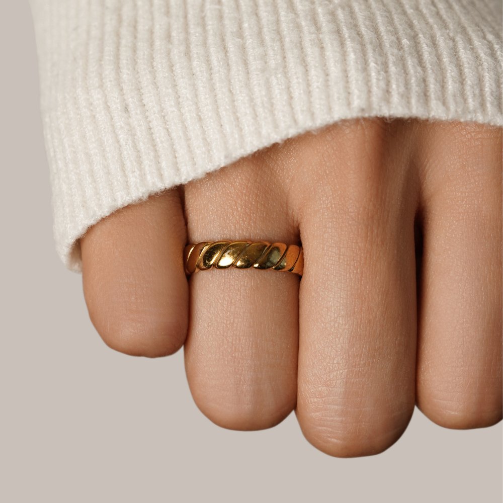 Endeløs Twist Ring af Calira