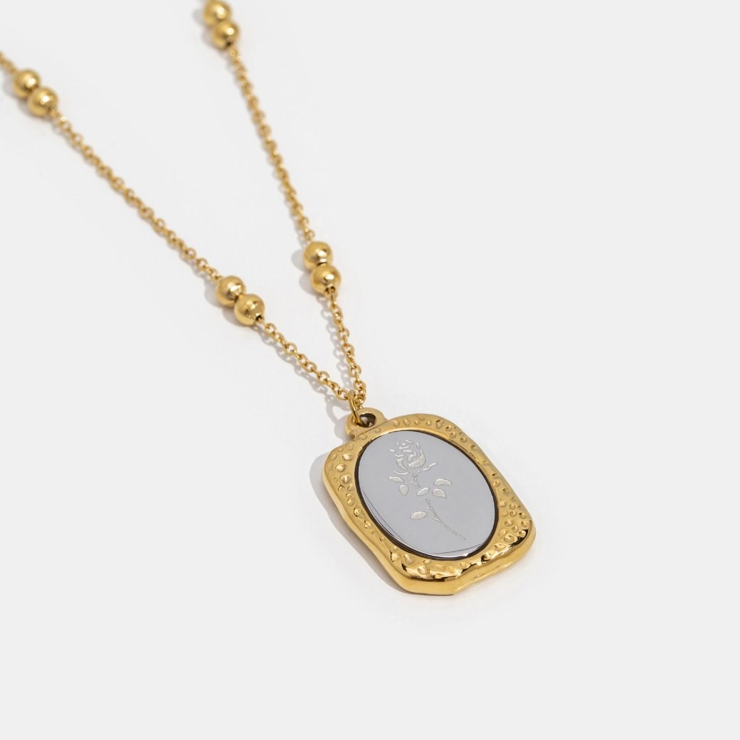 Rose Whisper Necklace: Delikat Kærligheds Charm