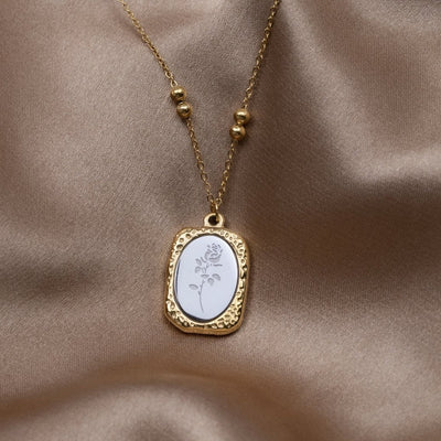 Rose Whisper Necklace: Delikat Kærligheds Charm