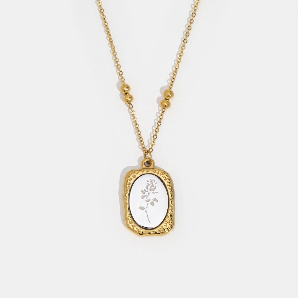 Rose Whisper Necklace: Delikat Kærligheds Charm