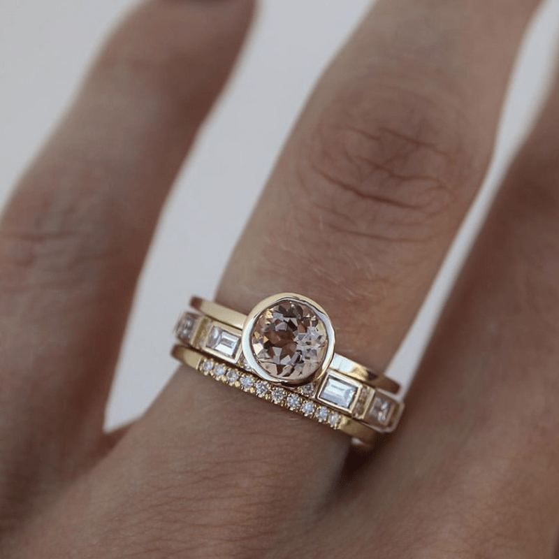 Ring i gyldent krystal