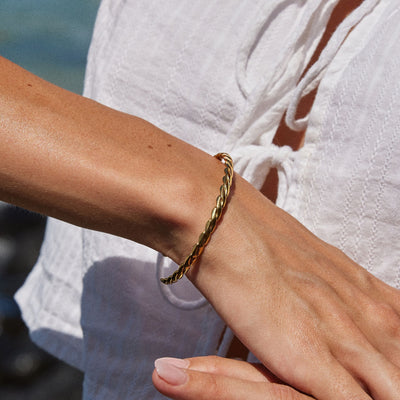 Fortryllende Twist Armbånd