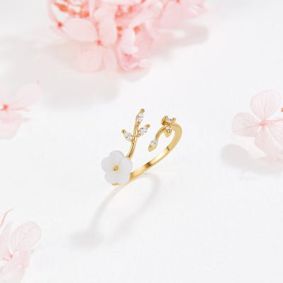 Rise - Ring med hvide blomster