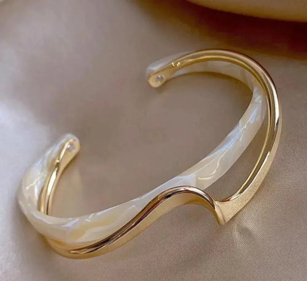 Phoebe - Elegant Guld Opal Armbånd